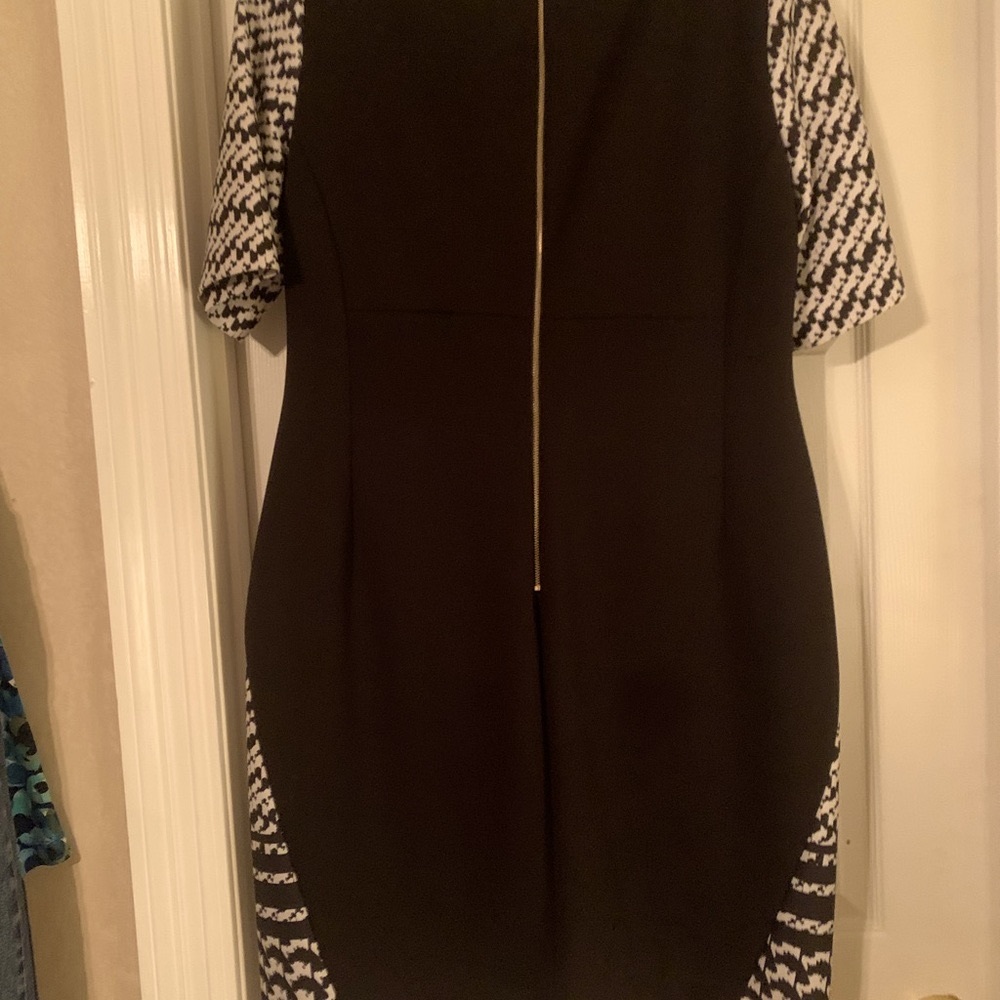 Women’s Dress - Picture 3 of 6